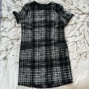 Banana republic black and white shift dress